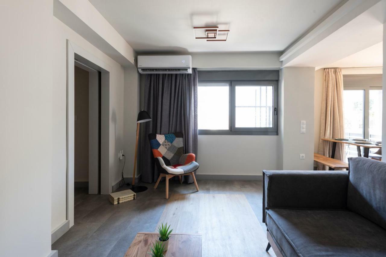 Groundfloor 2Br Apt With Smallyard Near The Heart Of Каламата Экстерьер фото